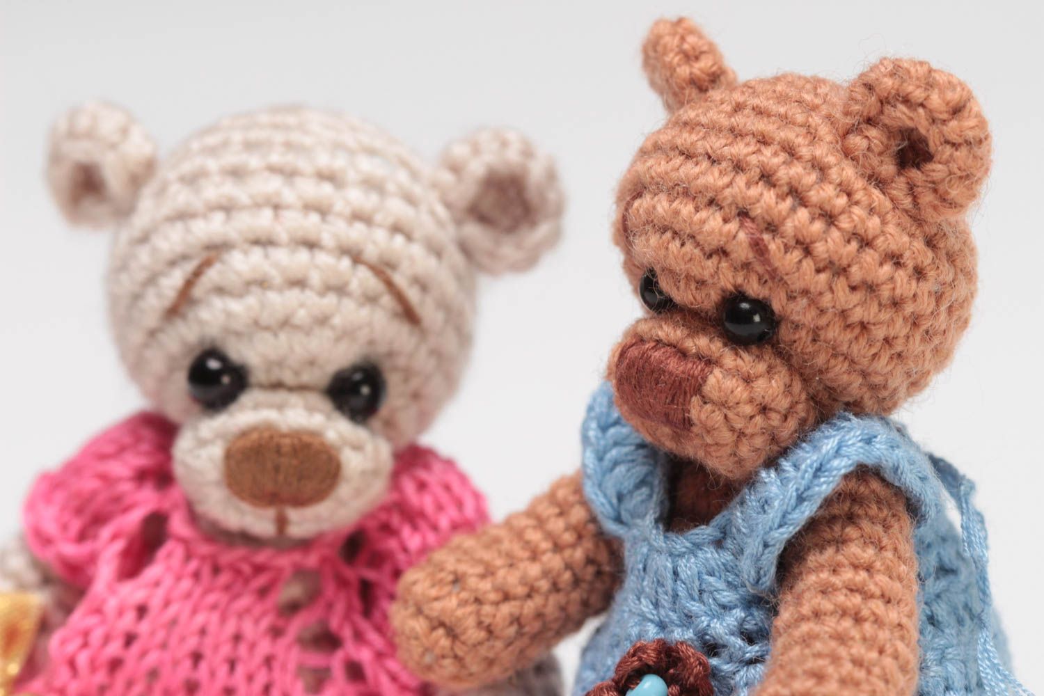 Weiche gehäkelte Kuscheltiere Bären handmade 2 Stück schön für Kinder und Dekor foto 3