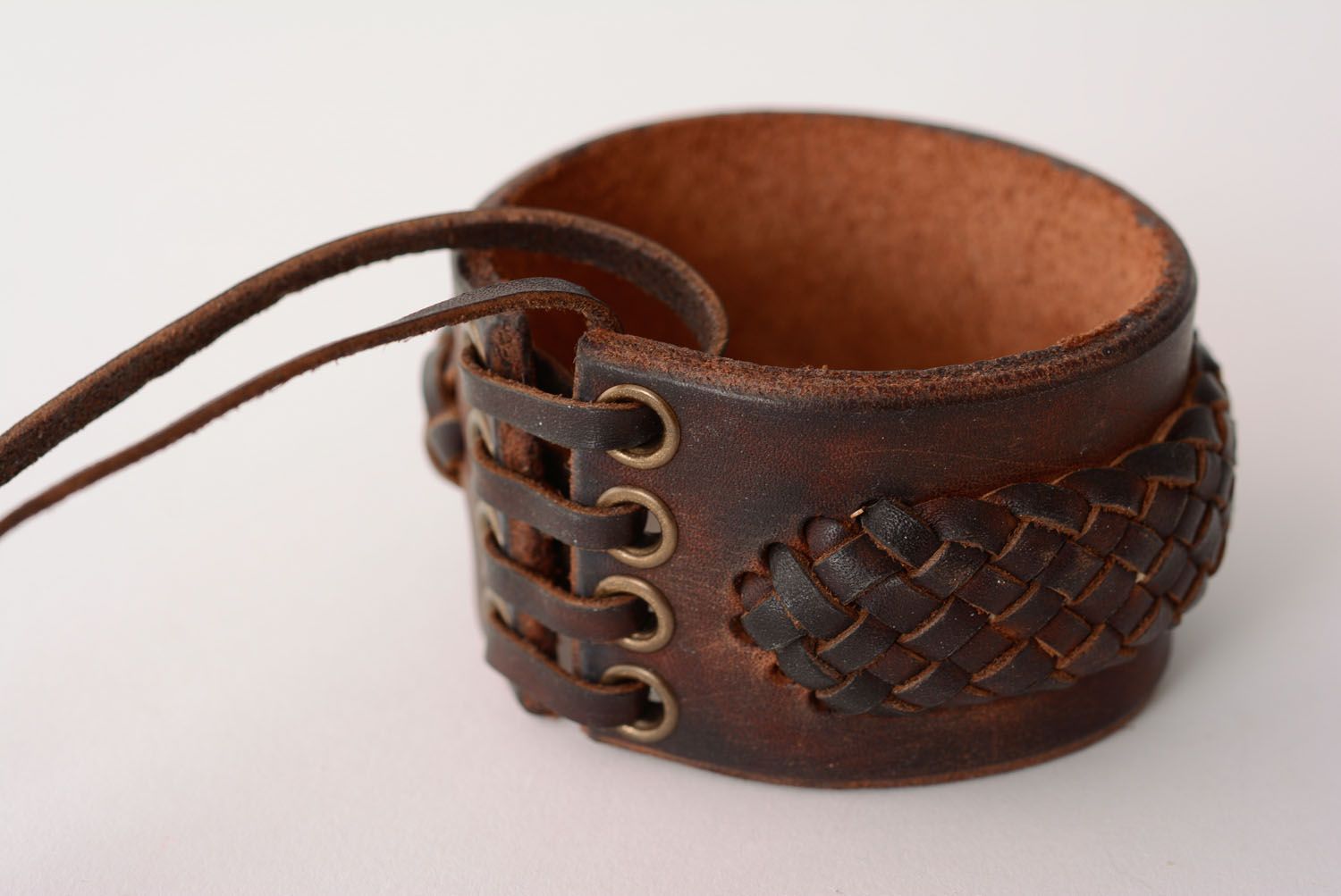 Leather bracelet with lacing photo 1