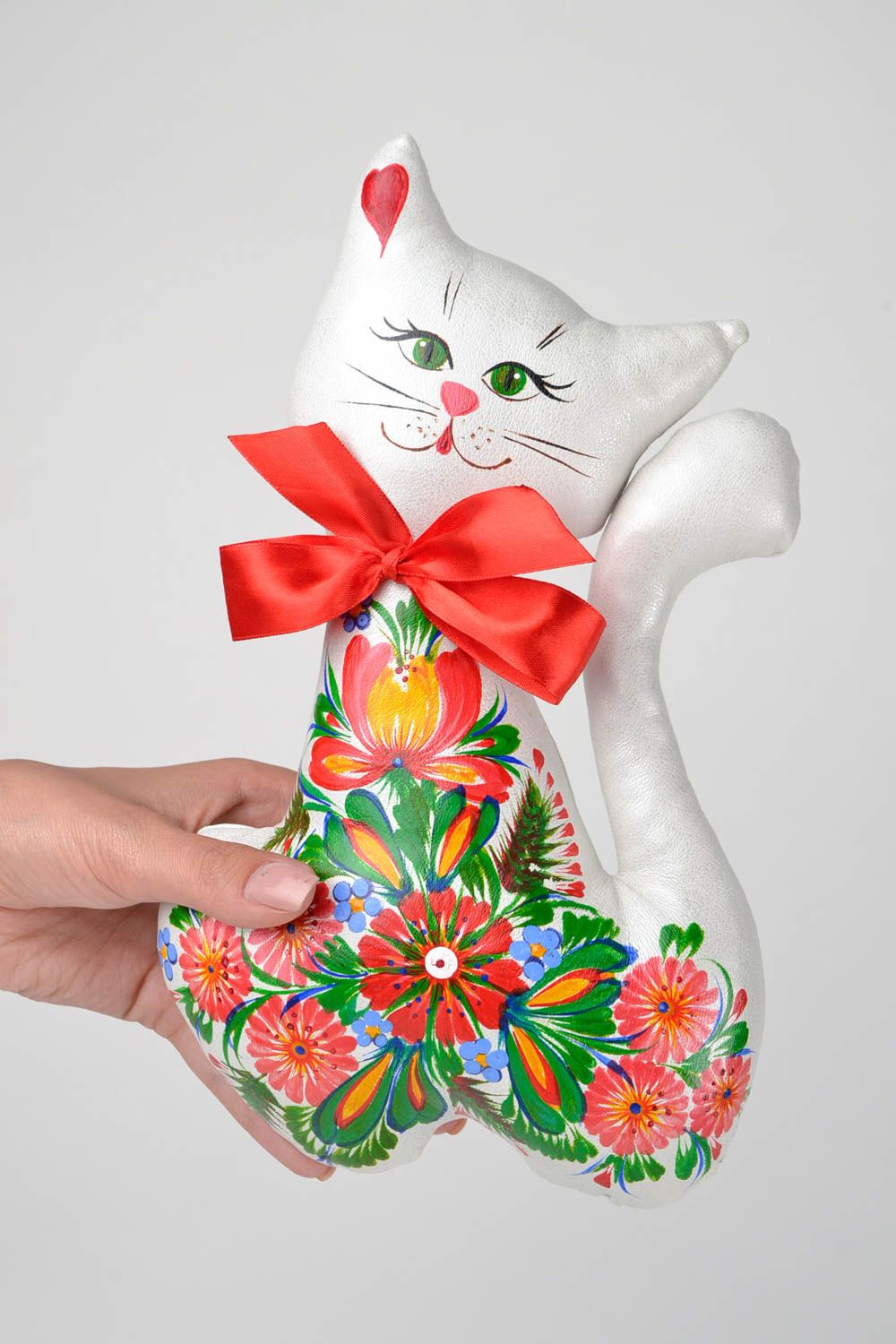 Игрушка кошка игрушка ручной работы интересный подарок Кошка с красным бантом фото 2