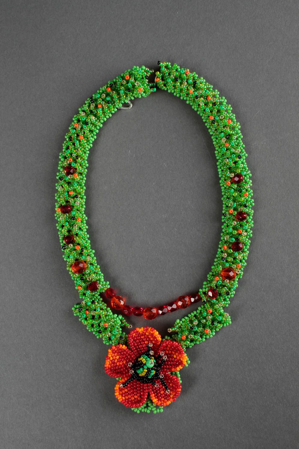 Collier perles de rocaille Bijou fait main vert rouge Accessoire femme photo 3