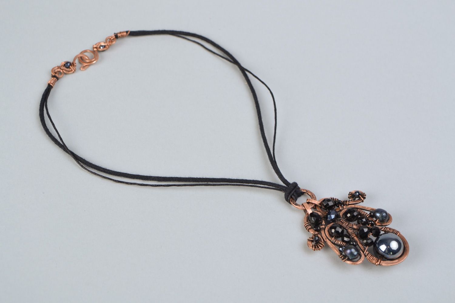 Grand pendentif en cuivre avec perles noires fait main technique wire wrapping  photo 5