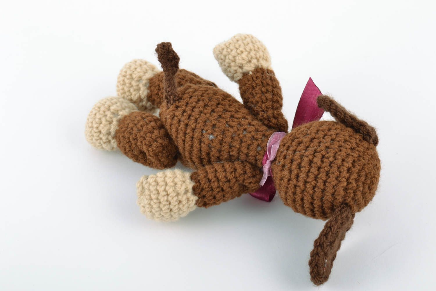 Маленькая мягкая игрушка ручной работы Мишка вязаный из шерсти коричневый фото 4