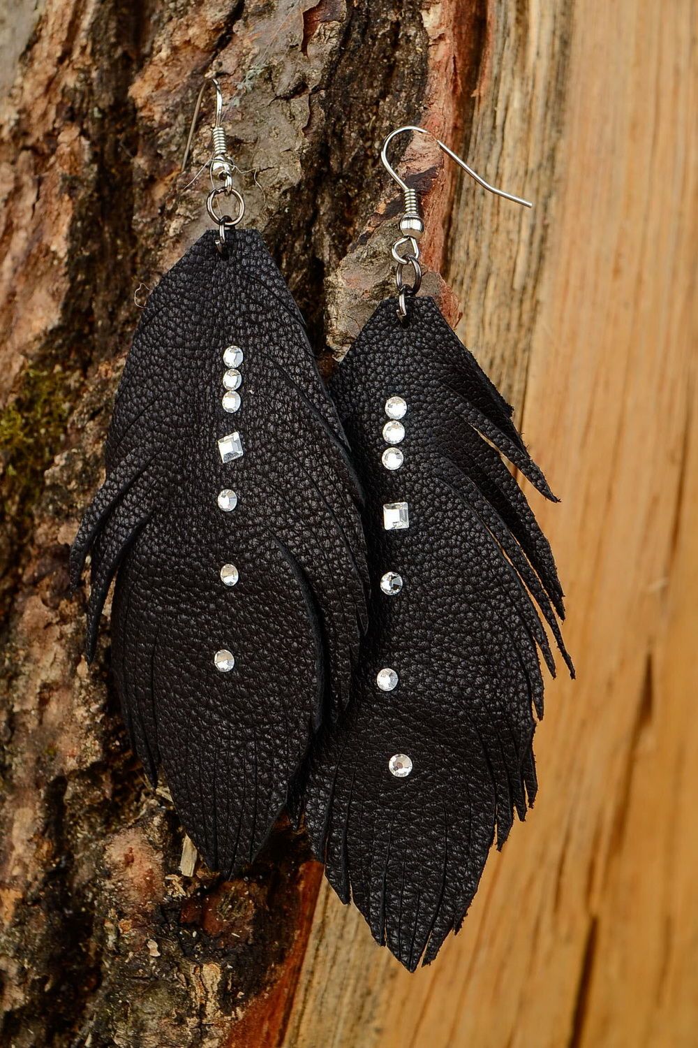 Earrings made ​​of leather in the form of feathers photo 3