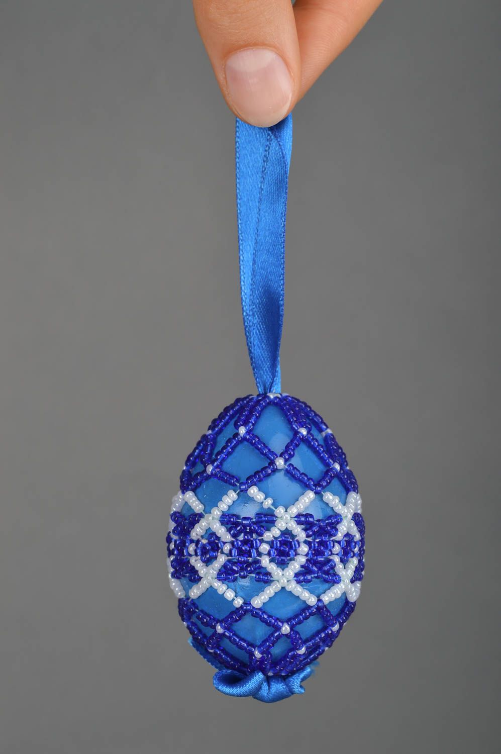 Пасхальное яйцо ручной работы яйцо из бисера пасхальный декор синее подвеска фото 5