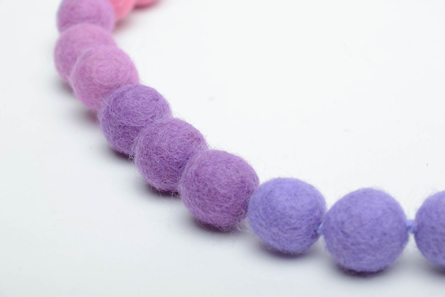 Beautiful wool felted bead necklace photo 3