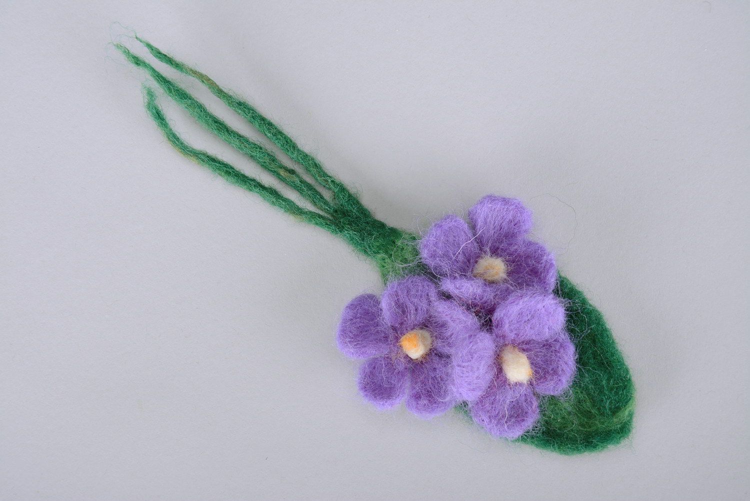 Broche Flores violetas foto 4