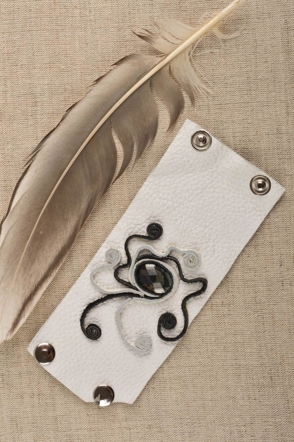 Pulsera de cuero artesanal blanca accesorio para mujer regalo original foto 1