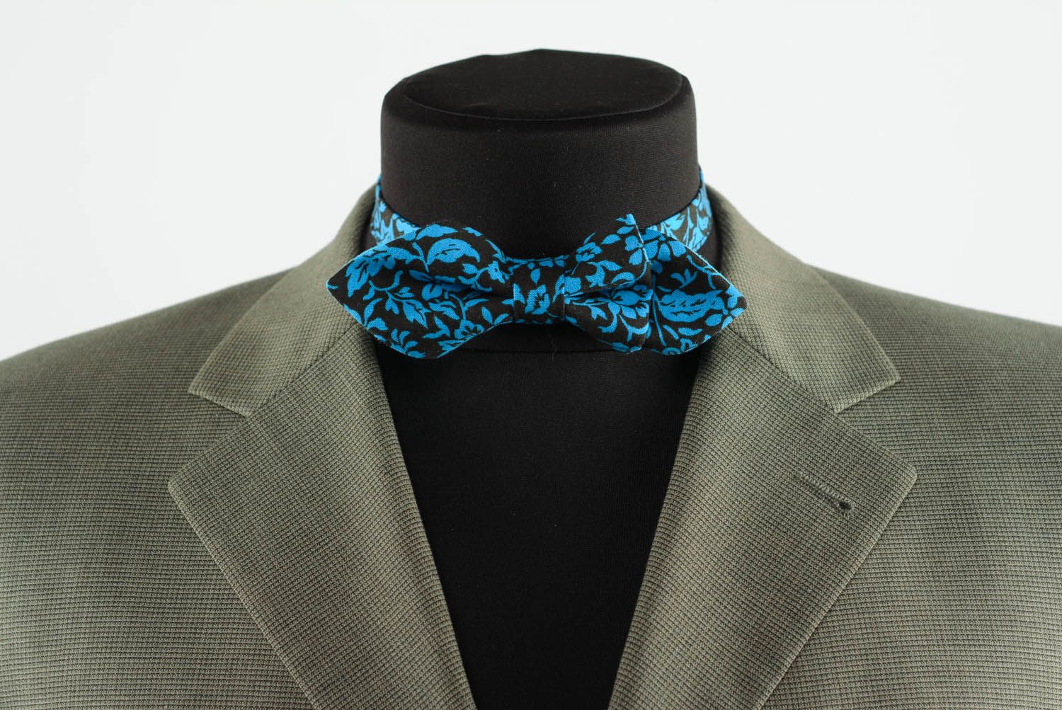 Black and blue bow tie photo 2