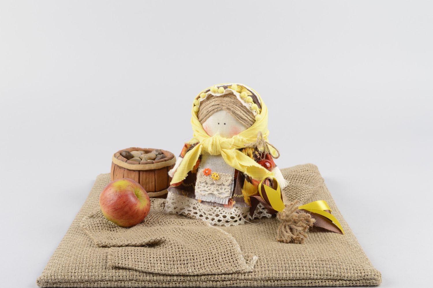 Маленькая кукла ручной работы тряпичная игрушка крупеничка народная кукла фото 5