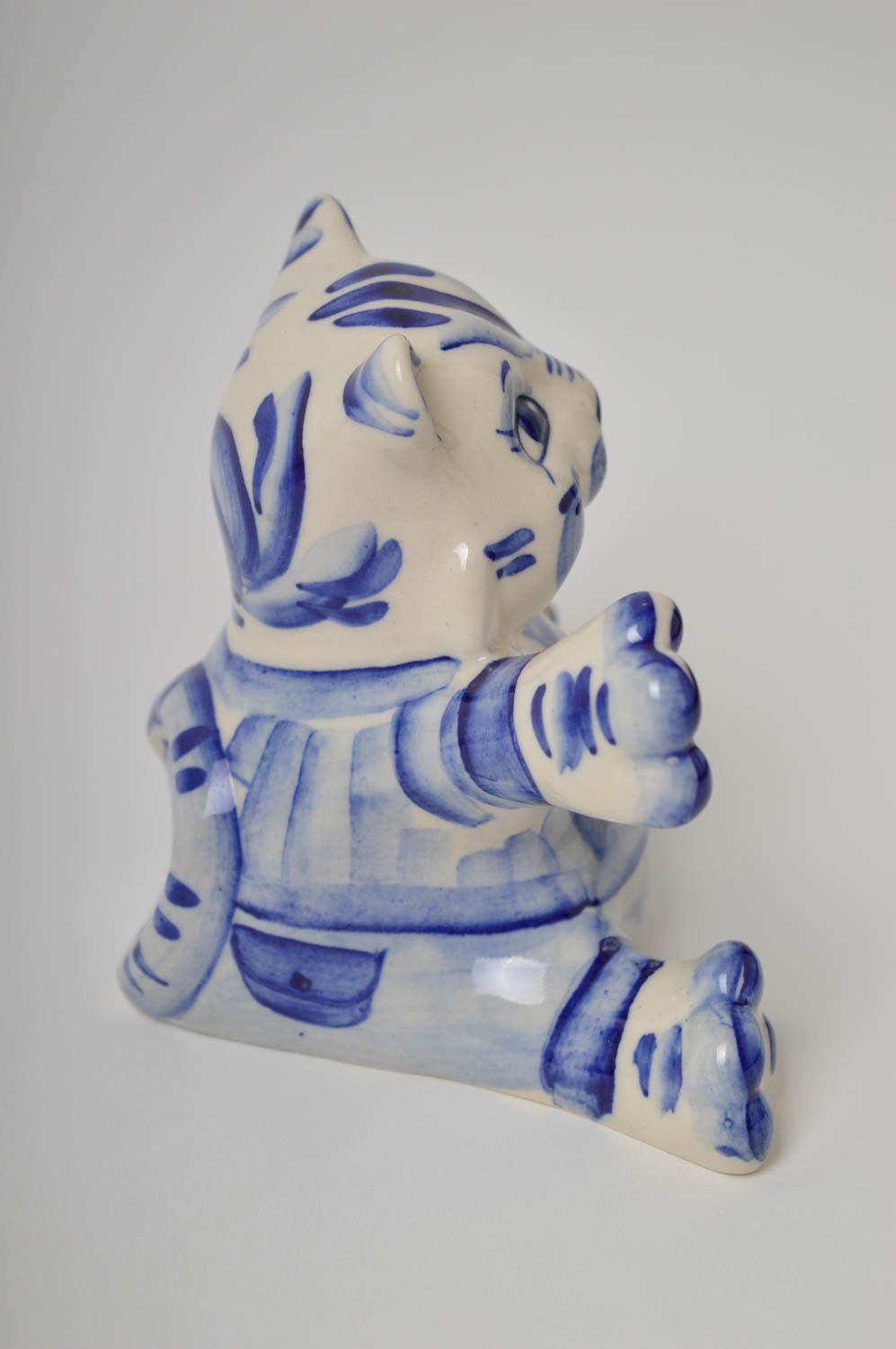 Figurine chat faite main Statuette céramique blanc-bleu Décoration maison photo 3