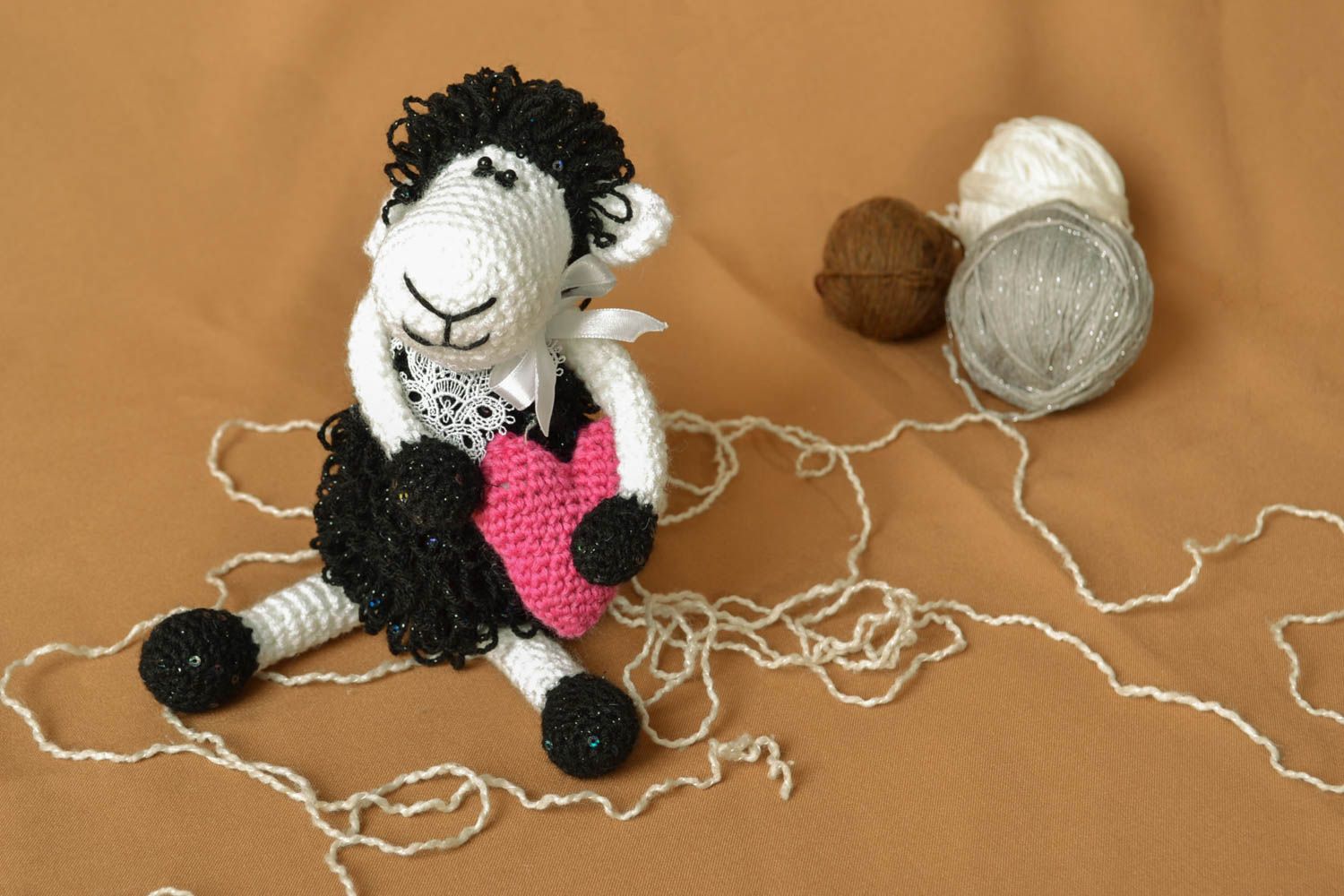 Giocattolo a maglia fatto a mano pupazzo da bambini a forma di agnello foto 4
