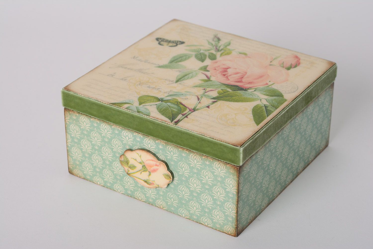 Coffret en bois carré serviettage style vintage motif floral fait main photo 1