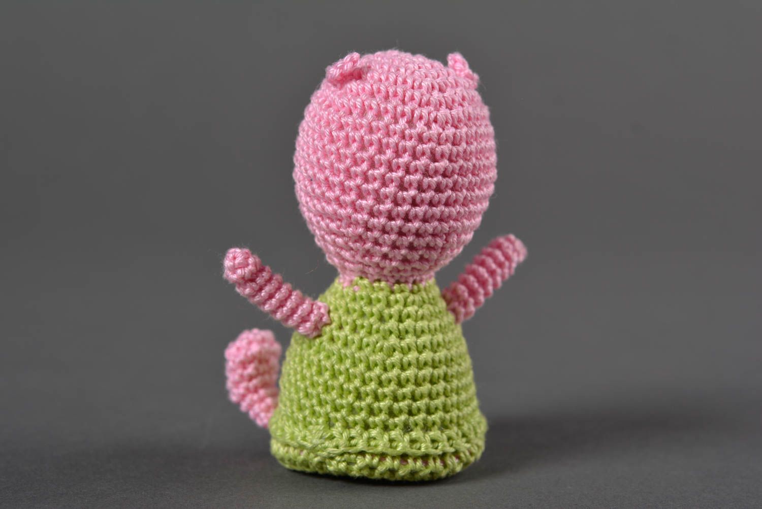 Peluche cochon rose en vert Jouet tricot fait main au crochet Cadeau enfant photo 4