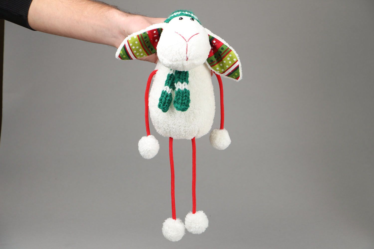 Текстильная игрушка в виде овечки фото 4