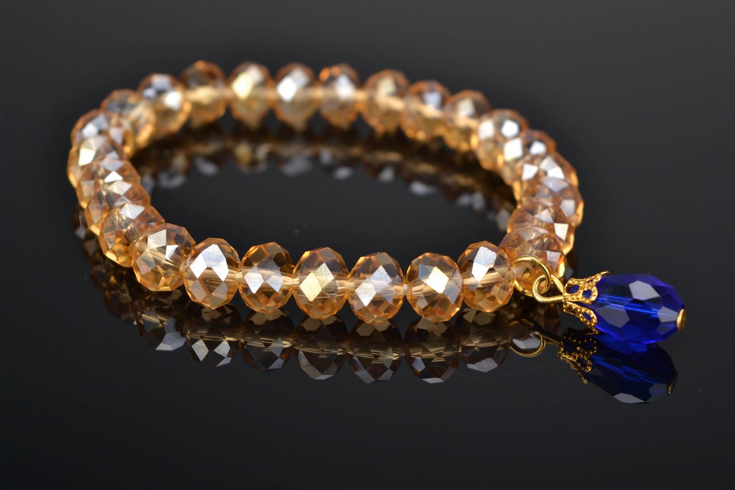 Bracelet en perles de cristal bleu et blanc fait main photo 2