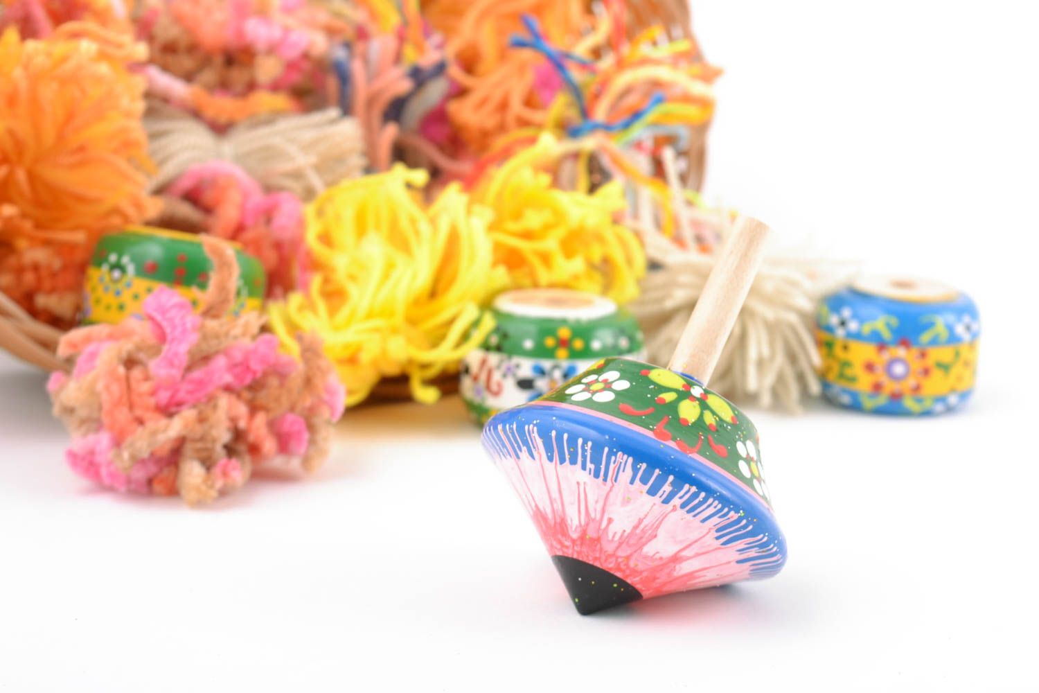 Деревянная игрушка юла с росписью эко-красками ручной работы детская красивая фото 1