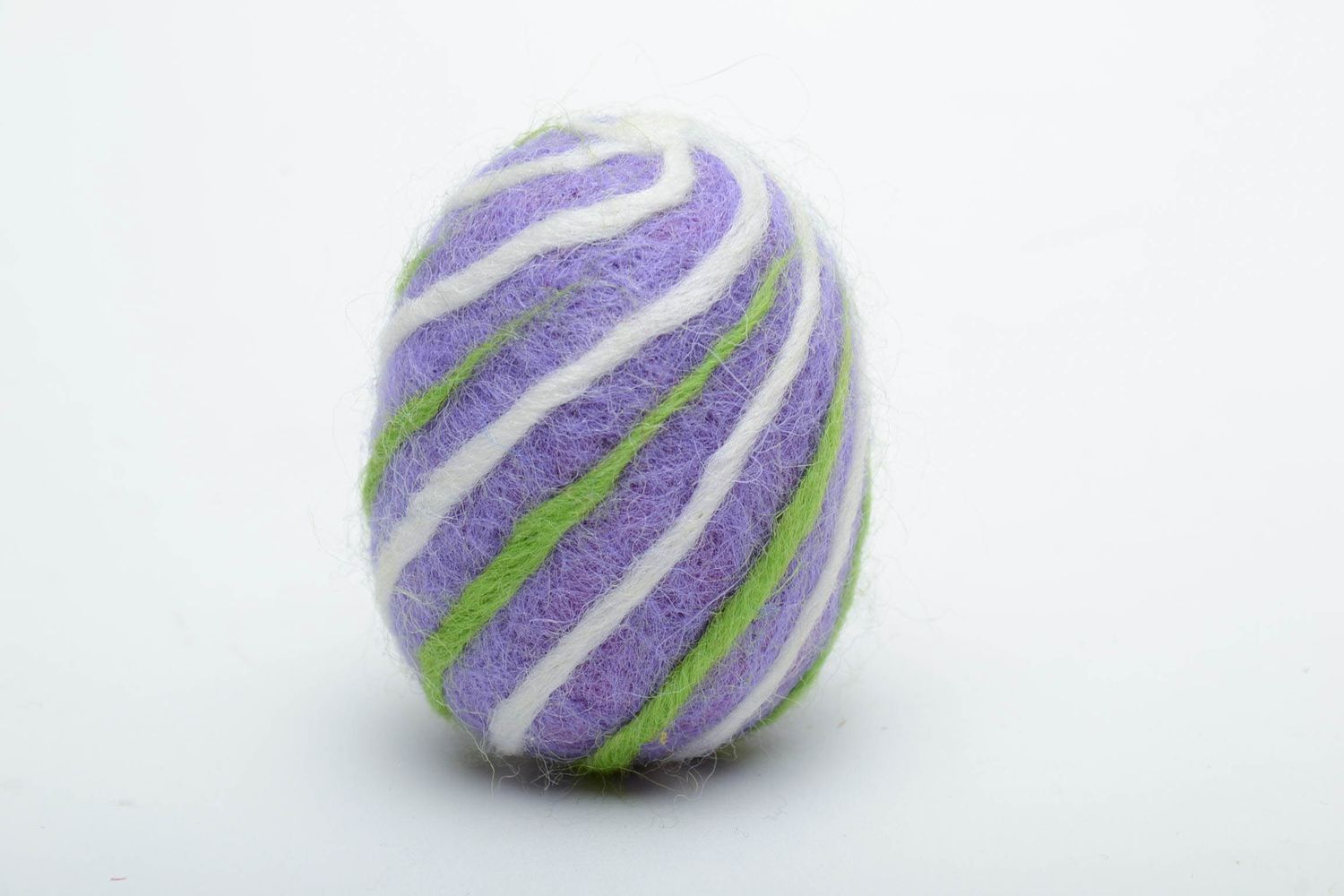 Oeuf de Pâques décoratif fait main original en laine photo 2