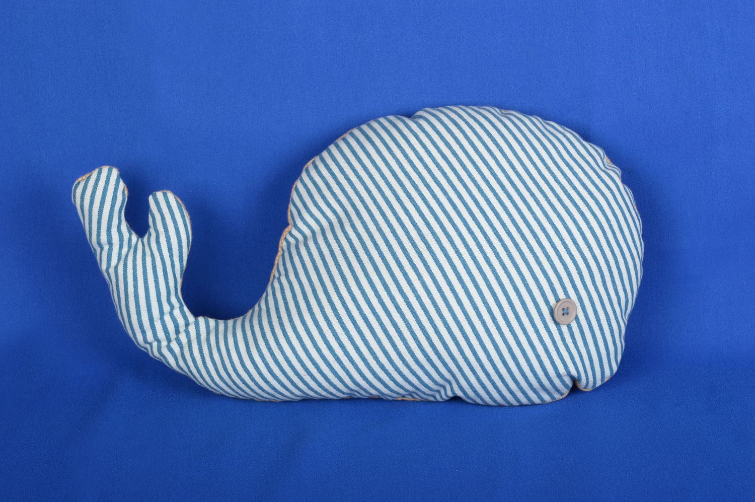 Coussin baleine rayée fait main Peluche baleine en coton Déco maison originale photo 1