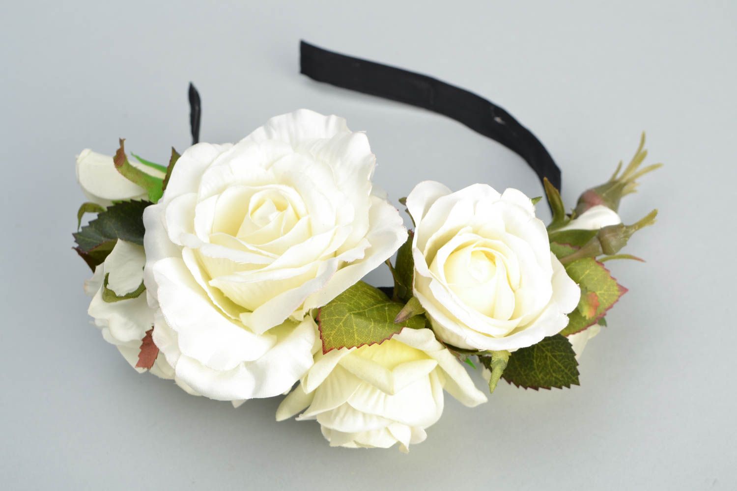 Цветочный обруч для волос из фоамирана Белые розы фото 3