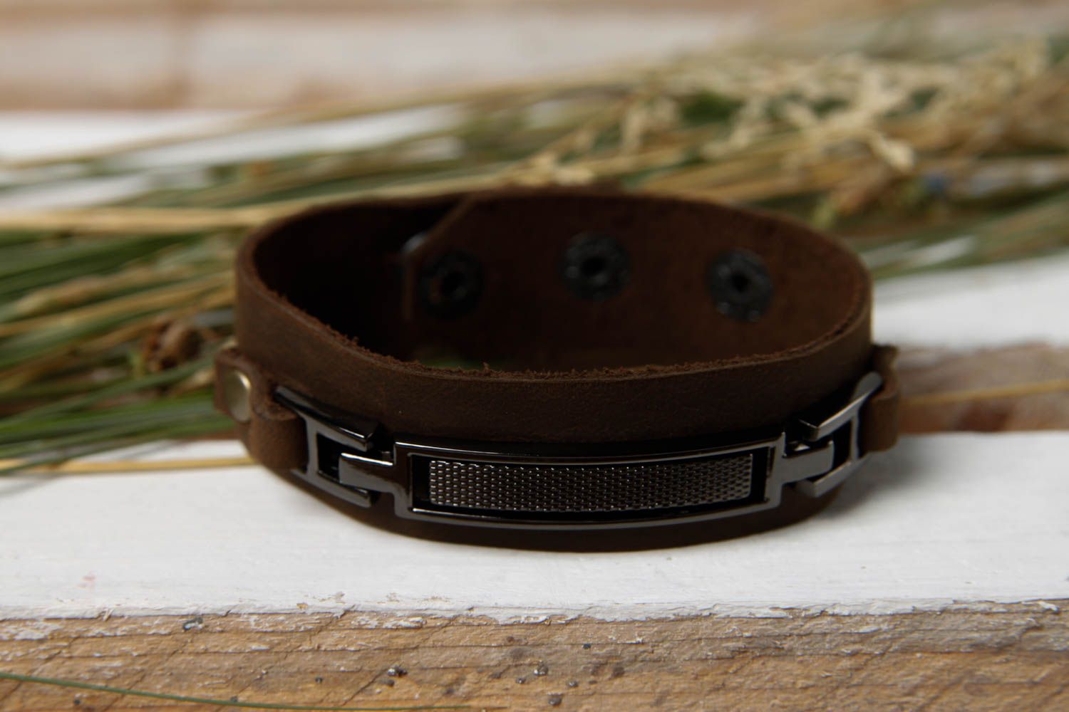 Bracelet cuir fait main Bijou en cuir boutons brun design Cadeau original photo 1