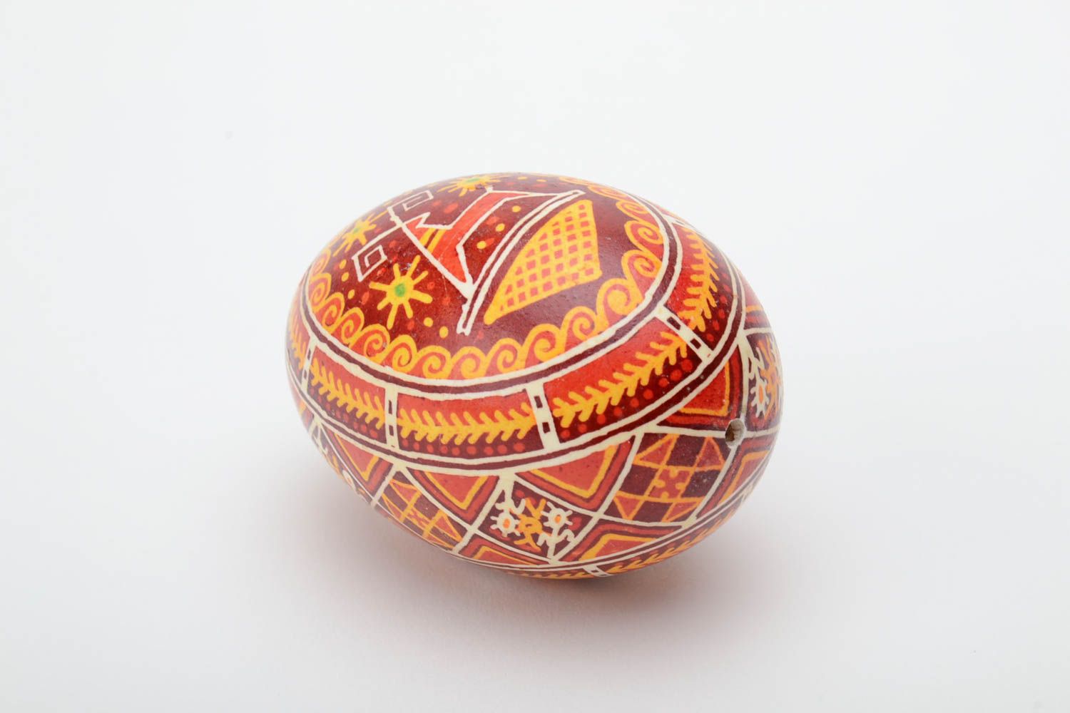 Huevo decorativo de Pascua artesanal pintado a mano en la técnica de cera foto 4