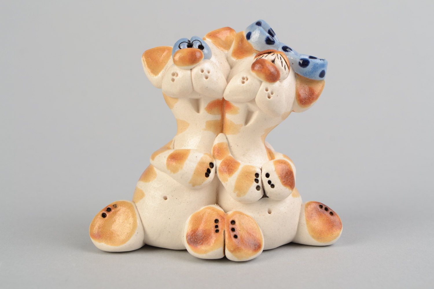 Homemade decorative ceramic figurine of hugging cats painted with glaze photo 1