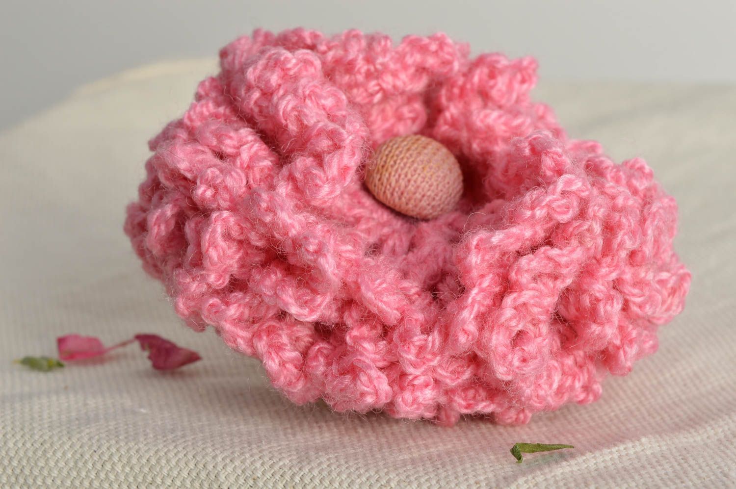 Coletero tejido para el pelo con flor grande rosada hecho a mano para niña  foto 1