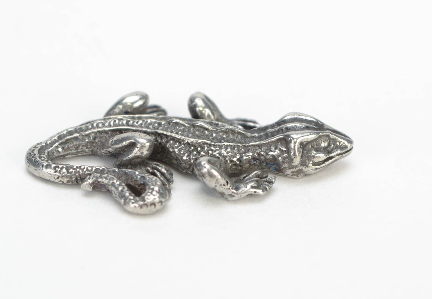 Small DIY silvery metal blank for jewelry making in the shape of lizard photo 3