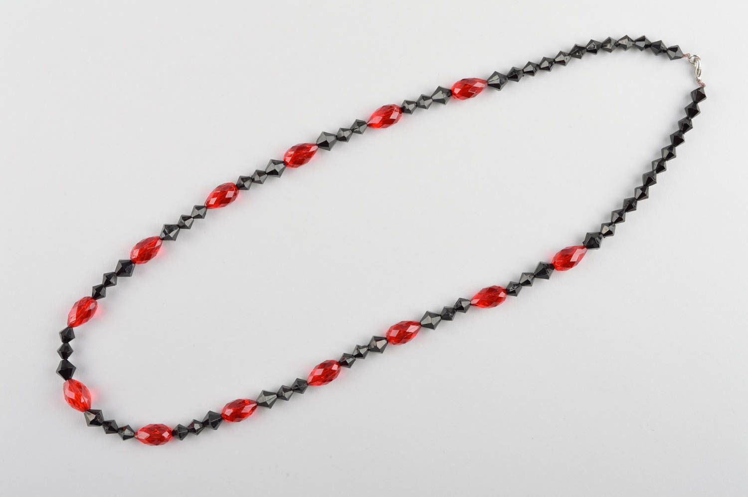 Modeschmuck Halskette handmade Collier Kette in Schwarz und Rot Designer Schmuck foto 3