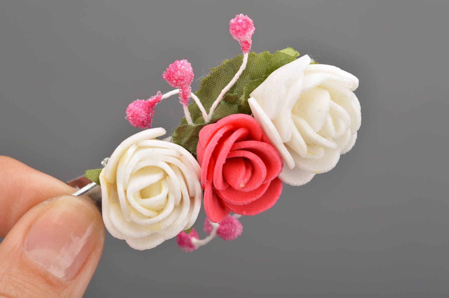 Детская заколка цветок розы белая с розовым маленькая красивая ручной работы фото 3