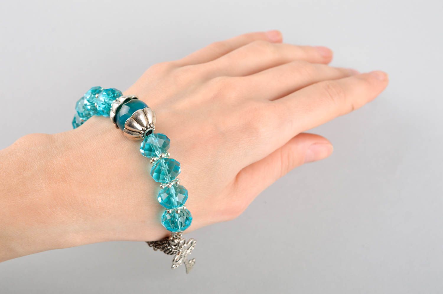 Bracelet bleu Bijou fait main perles de verre cristaux breloque clé Cadeau femme photo 5