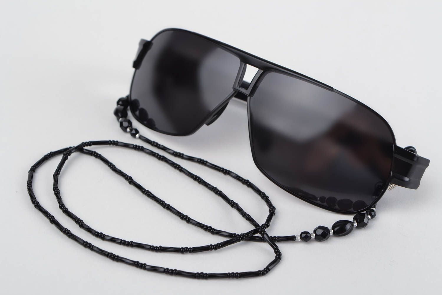 Chaine pour lunettes fait main Cordon lunettes noir perles diverses Cadeau femme photo 1