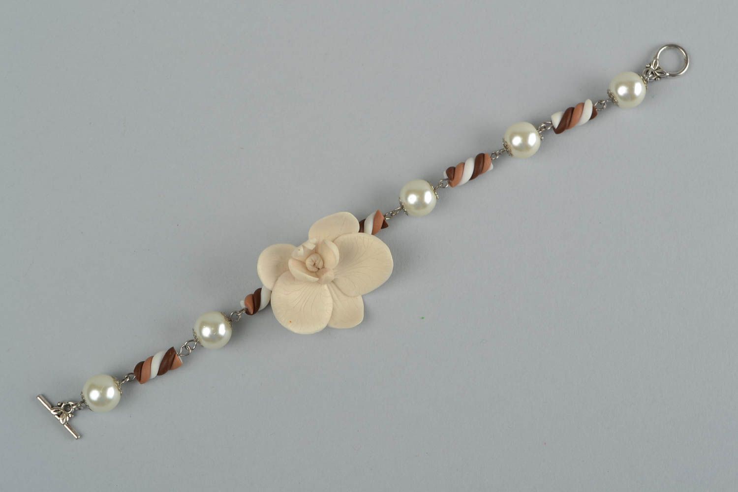 Bracelet en pâte polymère et perles fantaisie avec fleur fait main beige-marron photo 4