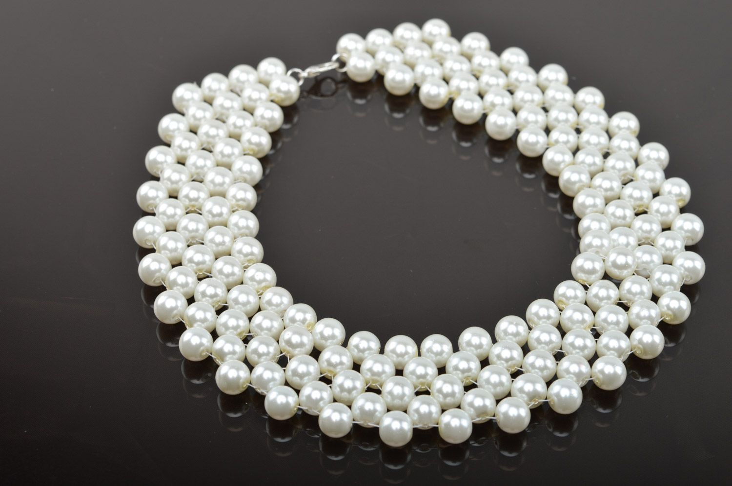 Collier tressé en perles d'imitation blanc fait main original pour femme photo 1