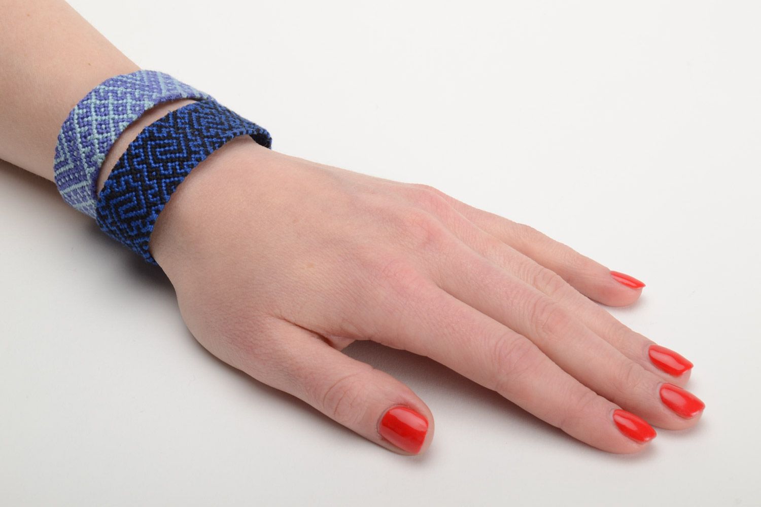 Set of 2 handmade thread friendship wrist bracelets of blue color in ethnic style photo 5