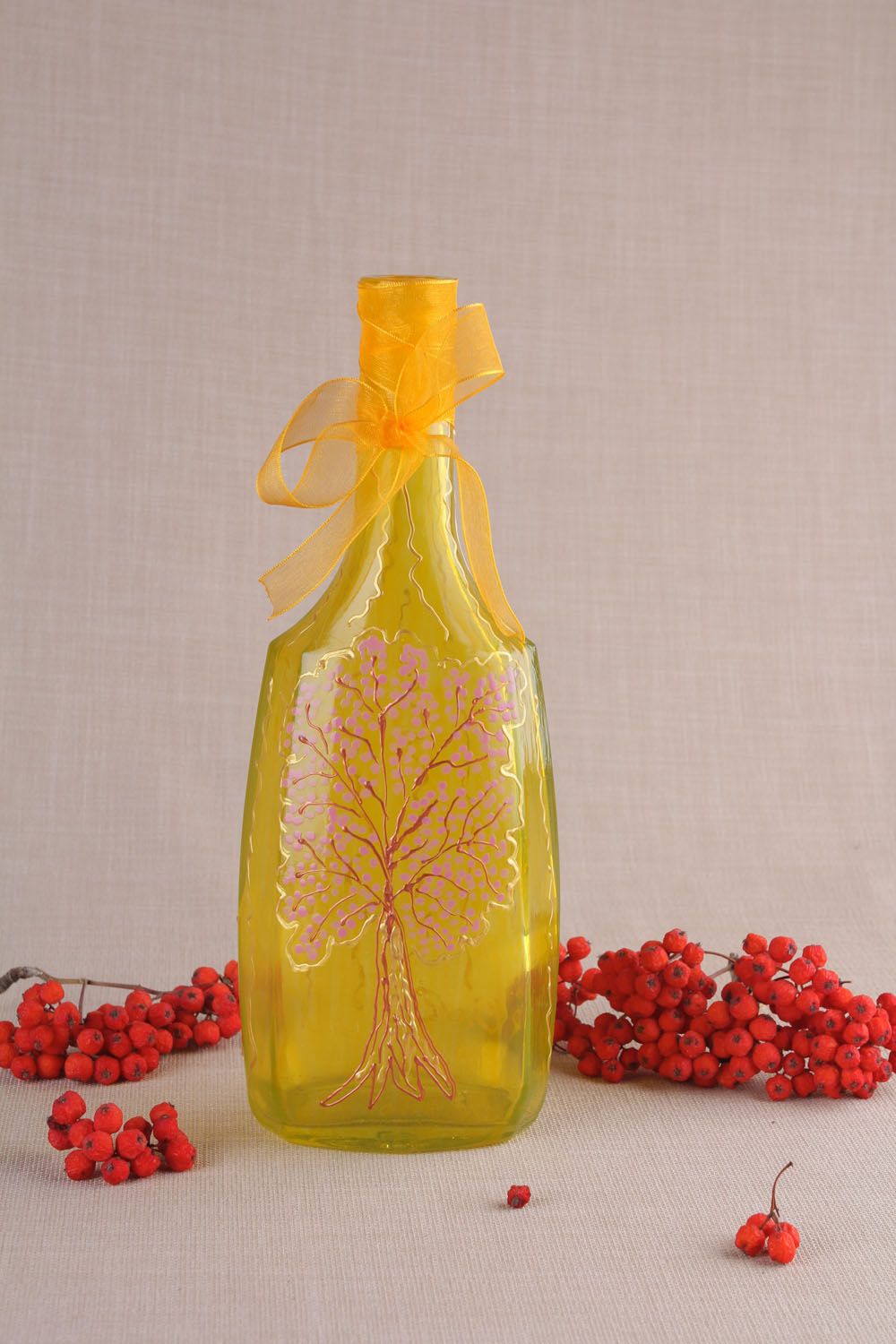 Желтая бутылка с витражной росписью фото 1