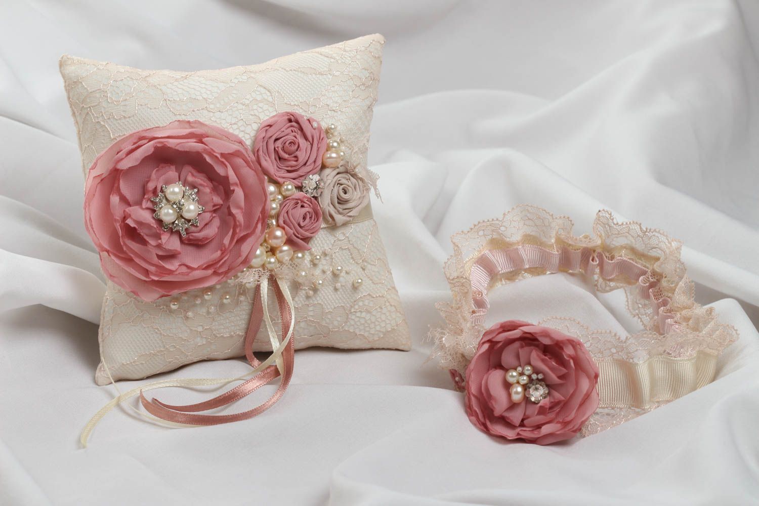 Beautiful handmade wedding accessories set ring bearer pillow bridal garter photo 2