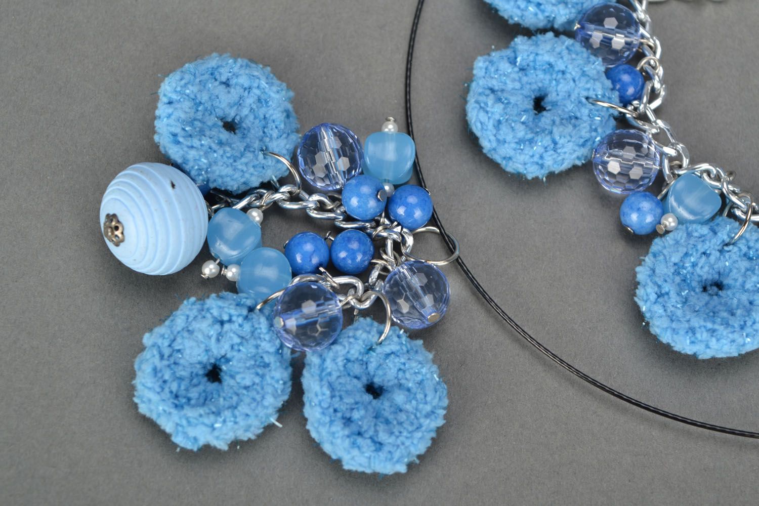 Conjunto de jóias feito à mão bracelte e colar de malha azul foto 3