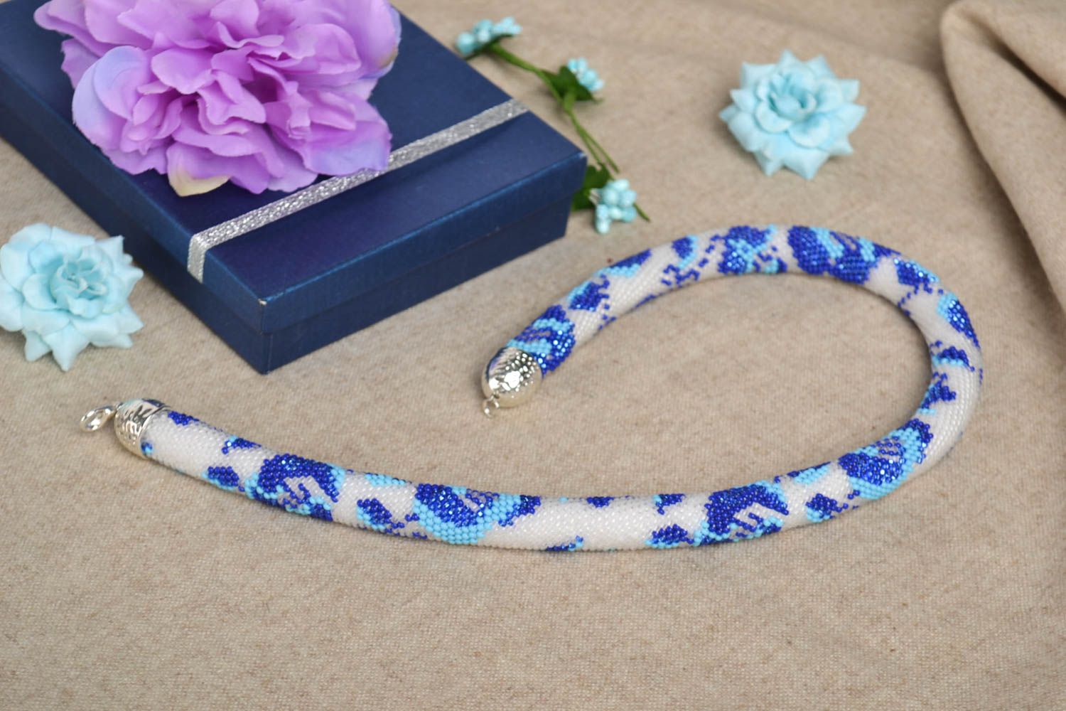 Handmade Halskette für Frauen Rocailles Kette Frauen Accessoire breit gemustert foto 1