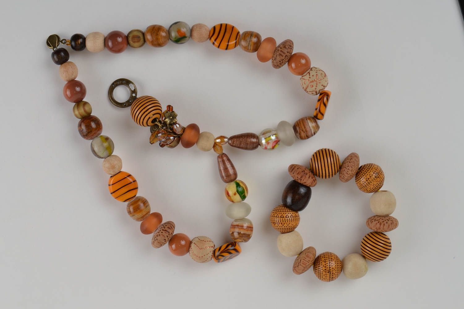 Handmade Damen Schmuckset Halskette und Armband aus Holzperlen Glas Jadeit  foto 3