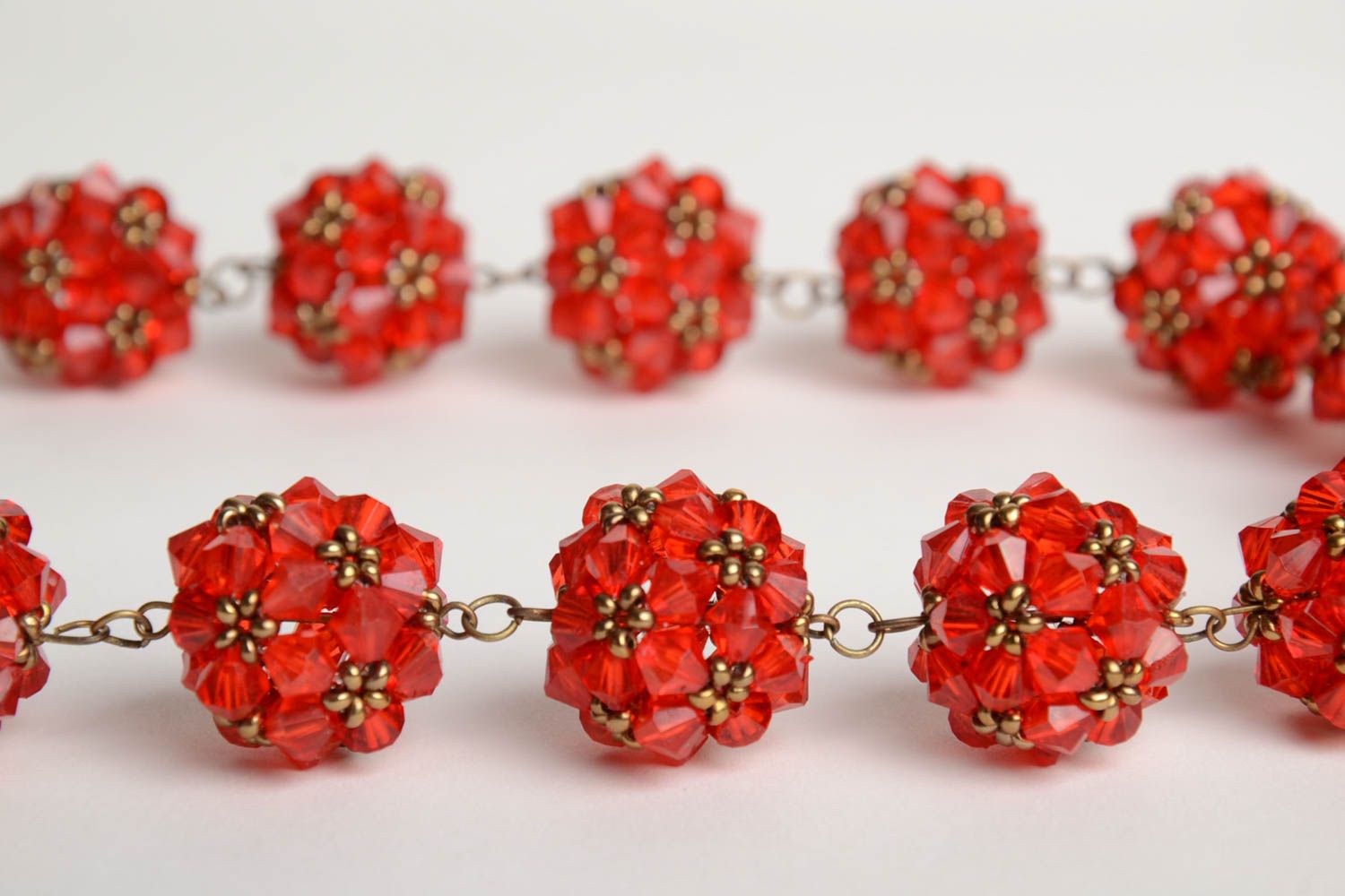 Collier en perles de rocaille boules rouges et chaîne en métal fait main photo 3