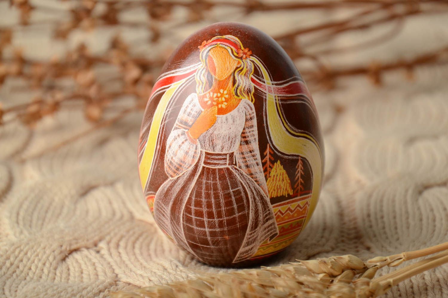Oeuf de Pâques peint avec ornements grattés fait main décoratif original photo 1