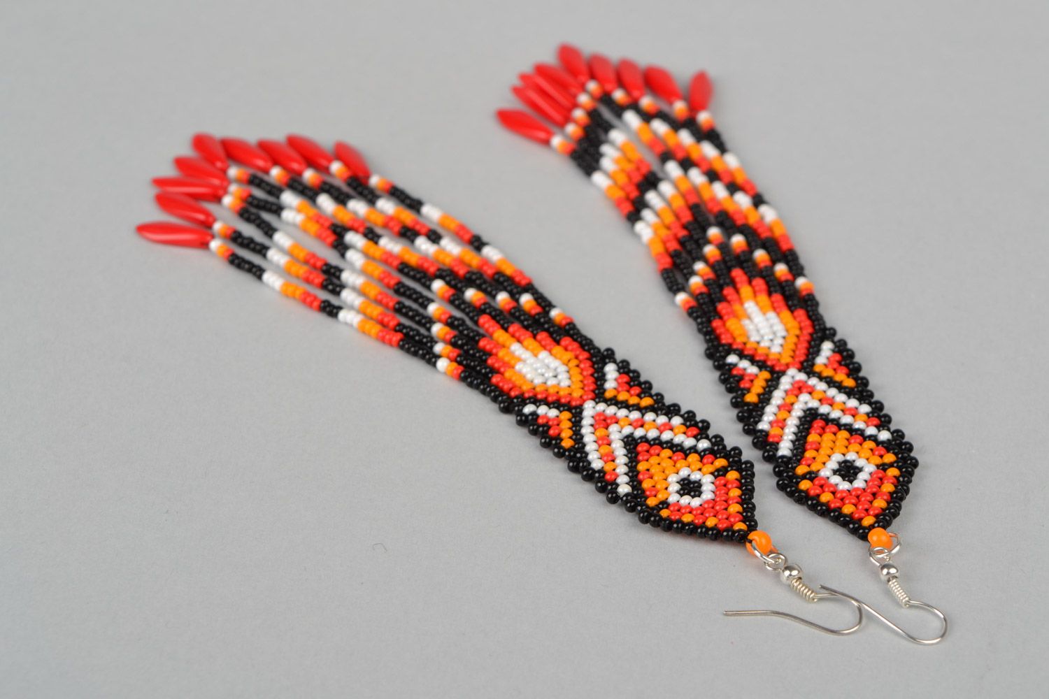 Künstlerische handgemachte Ohrringe aus Glasperlen mit Ahängern indianisch foto 4