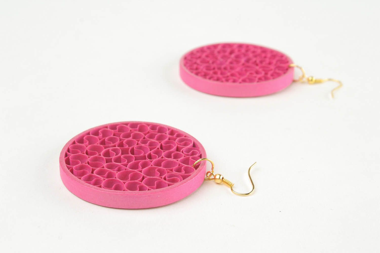 Round bright pink paper earrings photo 3