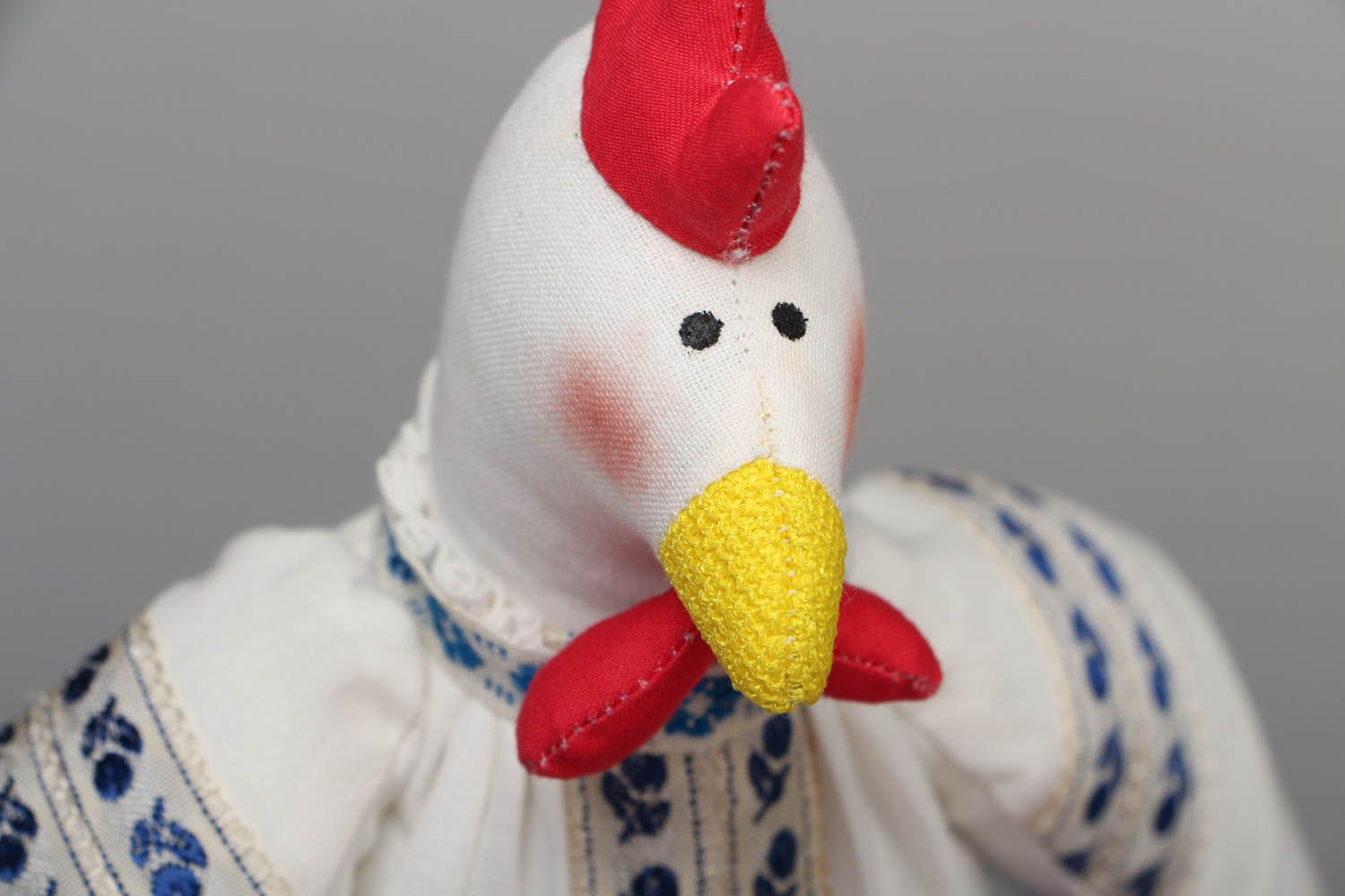 Jouet décoratif en costume national Coq photo 2