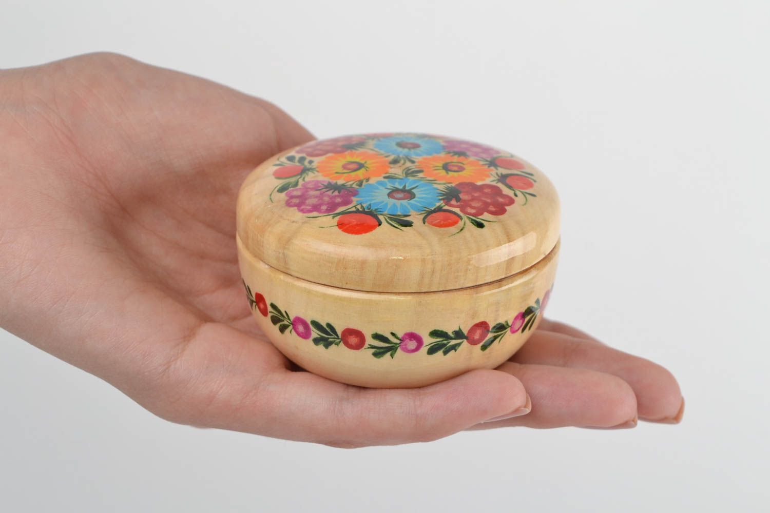 Круглая деревянная шкатулка ручной работы с росписью для украшений подарок маме фото 7