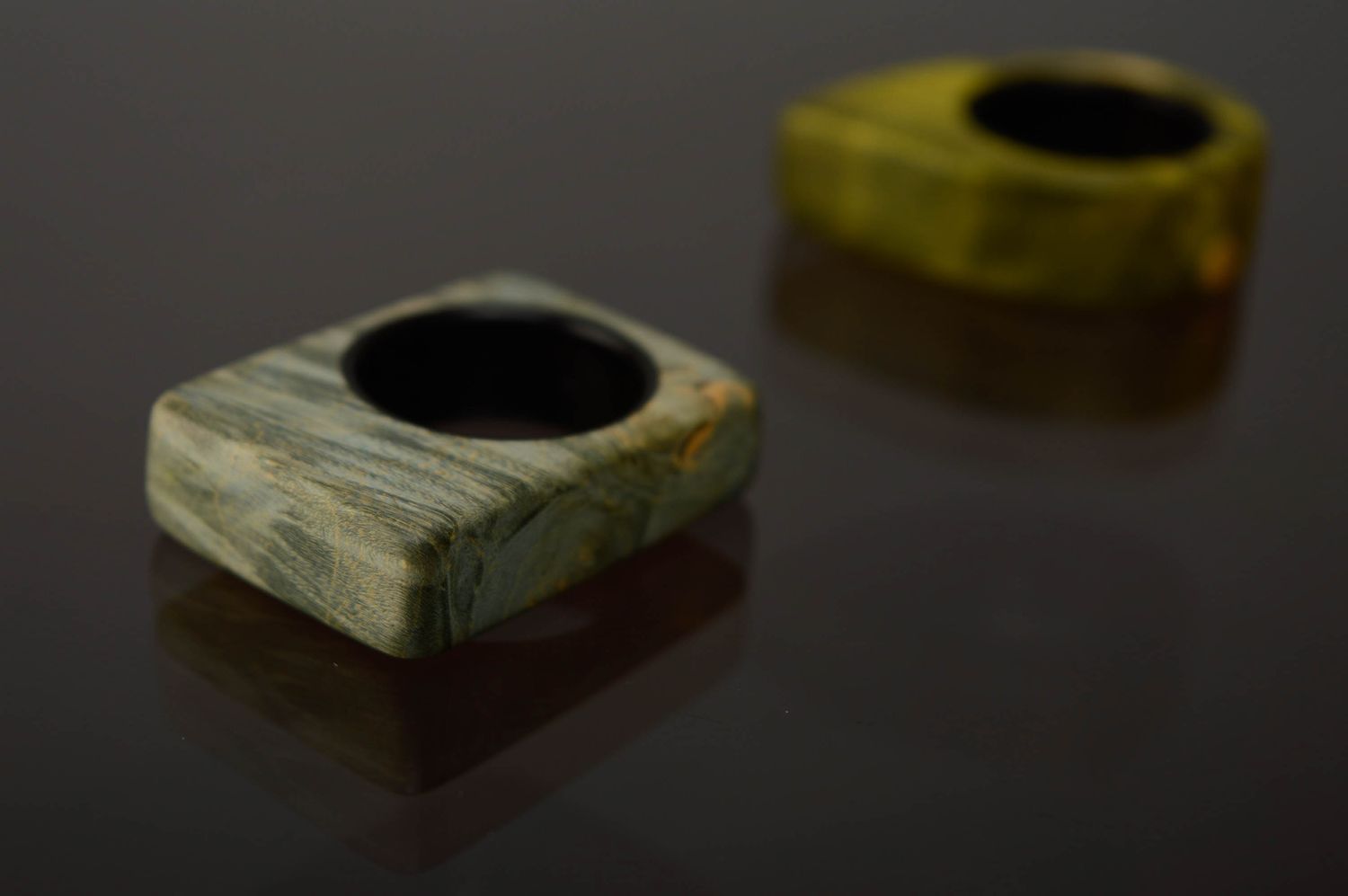 Piercings plugs originaux en bois et ébonite  photo 4