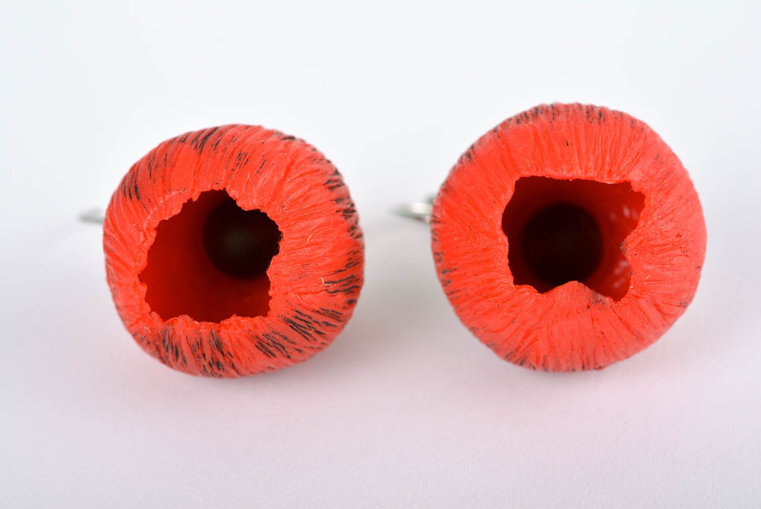 Orecchini belli in argilla polimerica fatti a mano accessorio rosso vivace
 foto 2