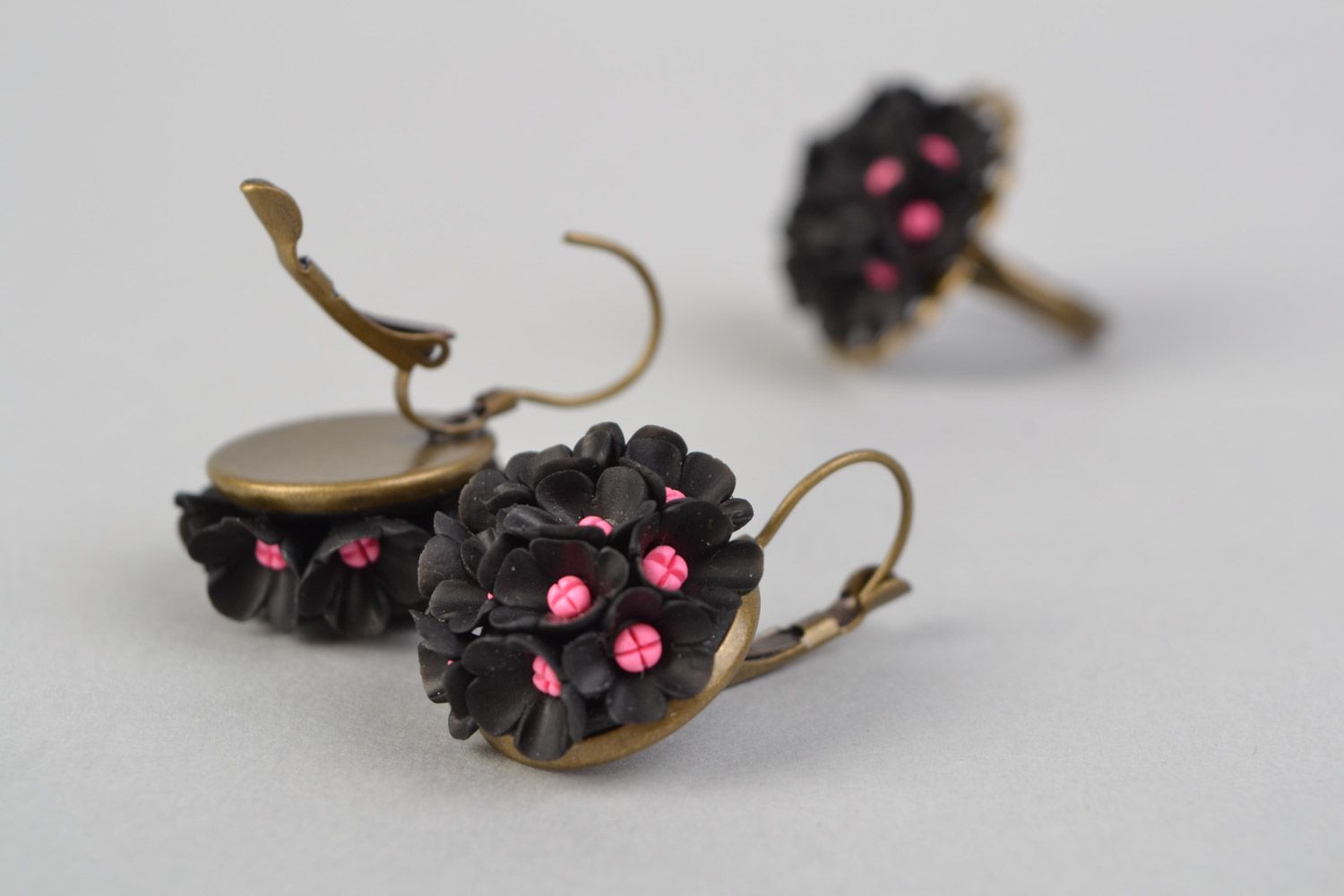 Handmade Schmuck Set Ring und Ohrringe aus Polymerton in Schwarz und Rosa foto 4