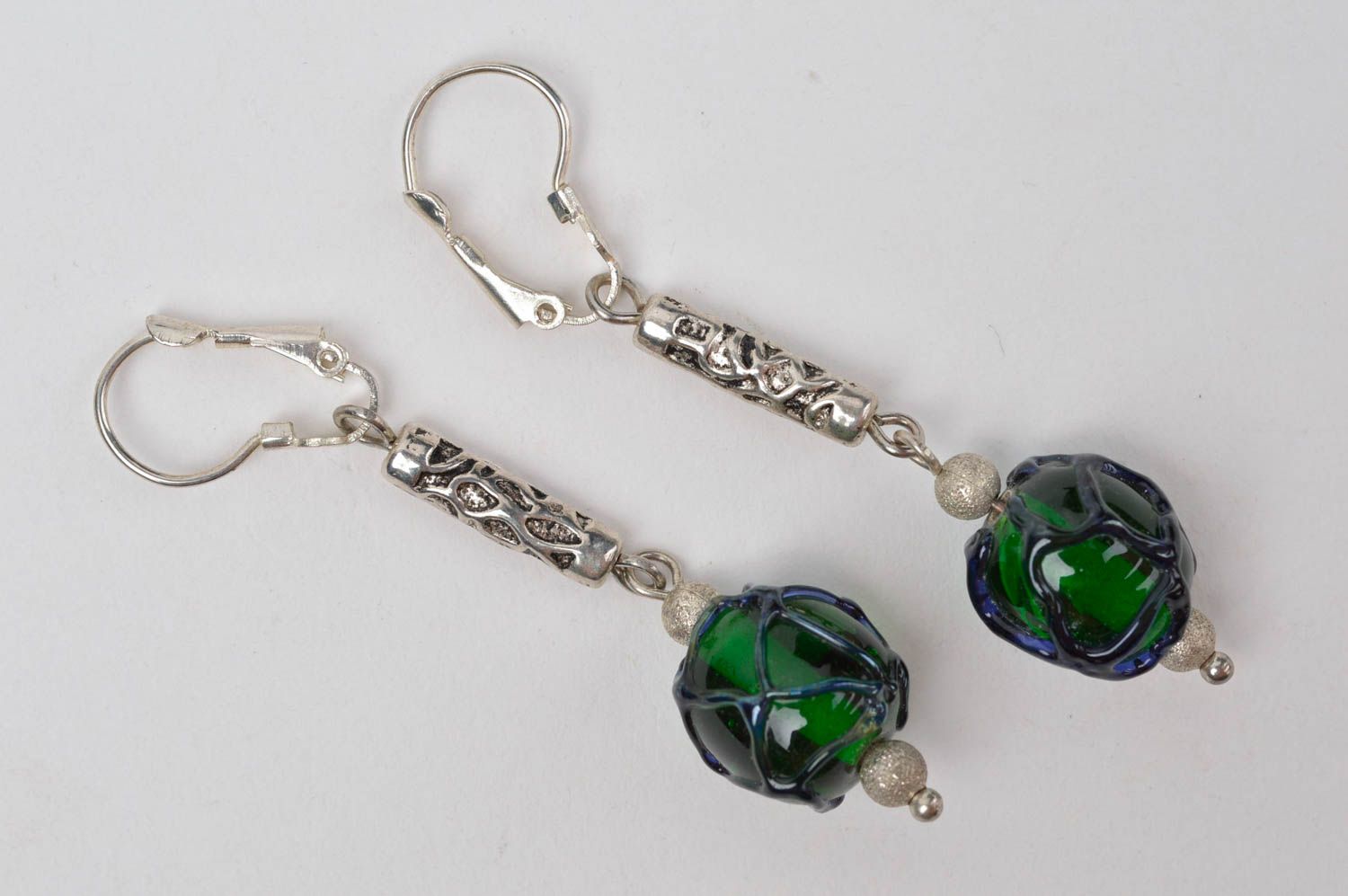 Handmade Accessoire für Frauen Damen Schmuck Glas Ohrringe kleine grüne Kugeln foto 2